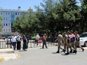 Duruşma İçin Adliyeye Getirilen 3 Tutuklu Firar Etti