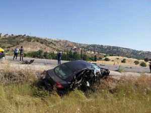 Adıyaman’da İki Otomobil Kafa Kafaya Çarpıştı: 1 Ölü, 2 Yaralı