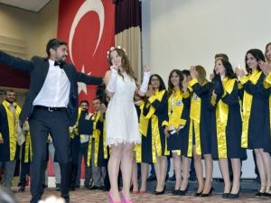 KMÜ Mezuniyet Töreninde Sürpriz Nikah