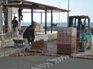 Kuşadası’nda Yol Yapım Çalışmaları