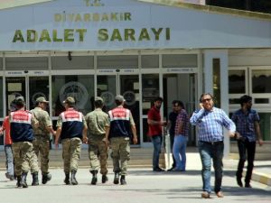 Demir Parmaklıkları Kırarak Adliyeden Kaçan 3 Zanlıdan Biri Yakalandı