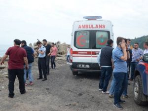 İhbar Üzerine Limana Gelen Ekipler, Sahilde Erkek Cesedi Buldu