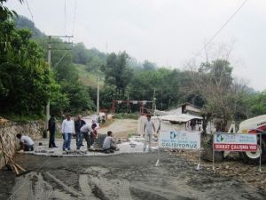 Arızlı’da Bozulan Yol Tamir Edildi