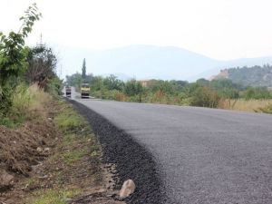 KÖYDES Proje Çerçevesinde Osmaneli Selçik Köy Yoluna Sıcak Asfalt Yapılıyor