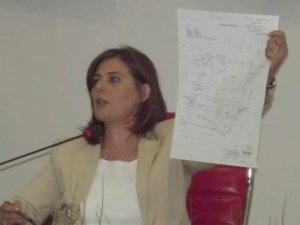 Belediye Meclisi'nde Oy Ve Ekmek Tartışması Yaşandı
