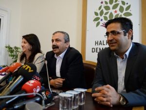 Öcalan’ın Pkk’ya Silah Bırakma Çağrısı Yapması, İzleme Heyetinin İmralı’ya Gitmesine Bağlı