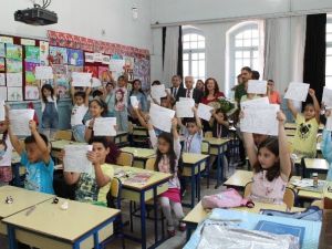 Denizli’de Öğrencilerin Karne Sevinci