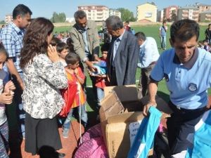 Turnuvaya Katılacak Çocuklara Spor Malzemesi Dağıtıldı