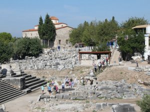 Apollon Tapınağı, turistlerin ilgi odağı oldu