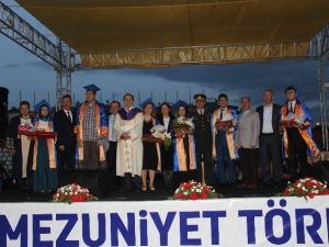 Hitit Üniversitesi’nde Mezuniyet Sevinci