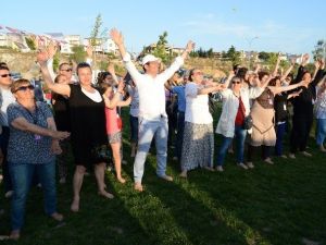 Beylikdüzülüler, Çıplak Ayaklarıyla Stres Attı