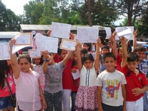 Büyükşehir’den İlçelerde Eğitim Gören Çocuklara Karne Hediyesi