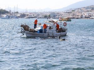 "Denize En Çok Mavi Yakışır" Deniz Dibi Temizliği