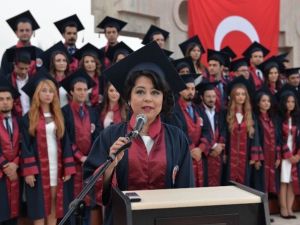 Tıp Fakültesi Öğrencilerinin Mezuniyet Coşkusu