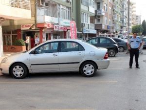 Polisin LPG’li Otomobilde Sızıntı Nöbeti