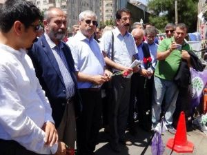 Ankara’dan Gelen STK Temsilcileri, Bombanın Patladığı Yerde Açıklama Yaptı