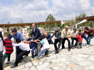 İHH Afyonkarahisar’daki Yetim Çocukları Sevindirdi