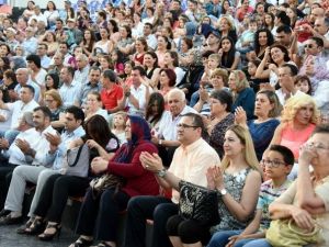 Aliağa Belediyesi Çocuk Evi’nde Mezuniyet Coşkusu