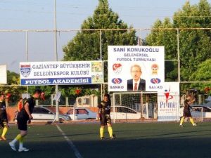 Geleneksel Sani Konukoğlu Futbol Turnuvası