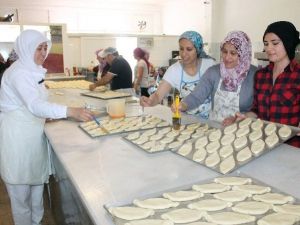 Kumlucalı Kadınlara Pasta Yapım Kursu