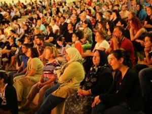 Uygur Kardeşlerden Kahkaha Dolu Oyun