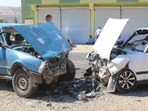 Gaziantep’te İki Otomobil Kafa Kafaya Çarpıştı: 8 Yaralı