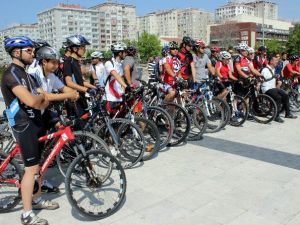 Dünya Çevre Günü’nde Bisiklet İle Erciyes’e Çıktılar