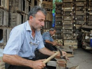 Toptancı Halde, 40 Yıldır Sandık Tamiri Yapıyorlar