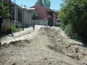 Mahhale Sakinleri Yol Kapatma Eylemi Yaptı