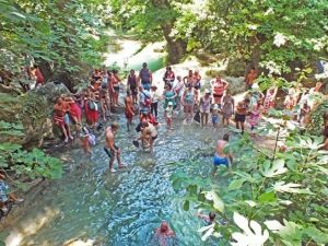 -turistlerin Gözde Mekanı Turgut Şelalesi İlgi Bekliyor