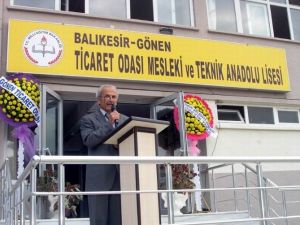 Gönen’deki Teknik Lisede Mezuniyet Sevinci