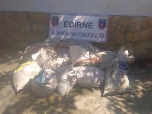 Yunan Sınırında Terk Edilen Araçta 1 Ton Kaçak ET Ele Geçirildi