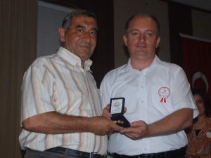 Kızılaydan Rekortmen Kan Bağışçılarına Anlamlı Ödül