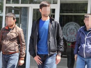 Şüpheli Araçta Polis Malzemesi Ele Geçti: 3 Gözaltı