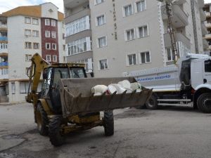 Palandöken Belediyesi Zabıta Ekipleri Miadı Dolmuş Tonlarca Ürünü İmha Etti