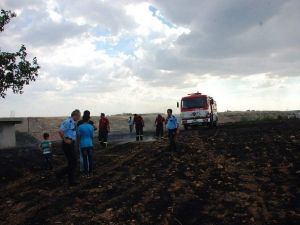 Adıyaman’da Tarlada Çıkan Yangın Evlere Sıçramadan Söndürüldü