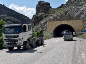 Açık Unuttuğu Dorsesi İle Tünele Girmeye Kalkışınca Olanlar Oldu