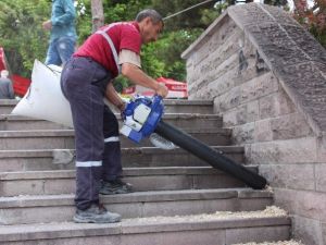 10 Gün Temizlenmeyen Yozgat Cumhuriyet Meydanı Çöp Deryasına Dönüştü