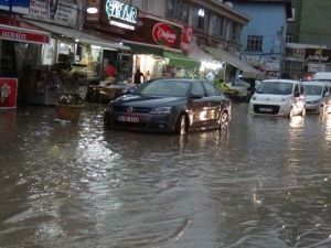 Bilecik’te Ceviz Büyüklüğünde Dolu Yağdı