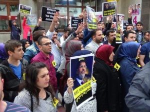 Afyonkarahisarlı AK Gençler "Mursi" Hakkındaki İdam Kararını Protesto Etti