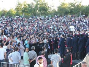 Fırat Üniversitesi’nde Mezuniyet Heyecanı