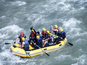 Zap Suyu’nda Rafting Coşkusu