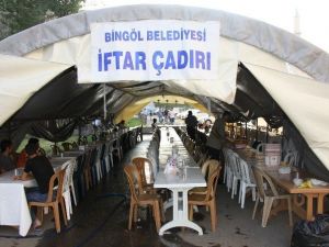 Belediye 600 Kişilik Ramazan Çadırı Kurdu