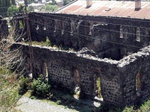 Kars’ta Tarihi Değerler Bir Bir Yok Oluyor