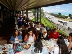 Dünyanın En Uzun Köfte Salonu Trabzon’da Hizmete Girdi