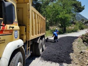 Asfalt Yama Ve Bakım Çalışmaları Sürüyor