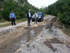 Yağmur Yolları Yerinden Söktü