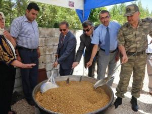 Vali Tapsız, 7 Aralık Üniversitesi’nde ’Hedik Günü Etkinliği’ne Katıldı