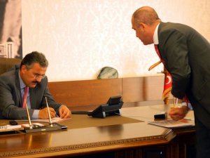 Vali Erol Ayyıldız, Kızılay’a destek verecek