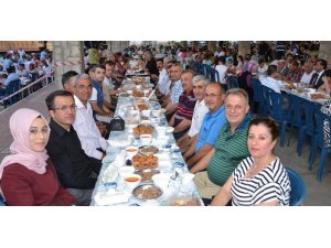 Karacasu'da geleneksel iftar yemeği